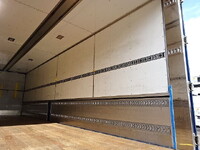 三菱ふそうスーパーグレートアルミウイング大型（10t）[写真12]