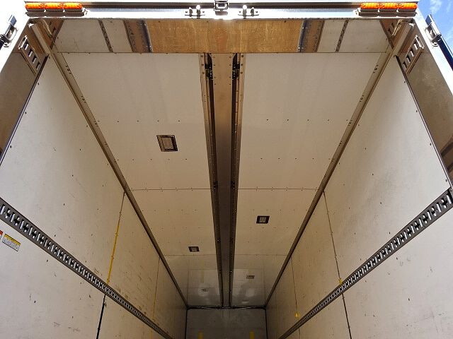 三菱ふそうスーパーグレートアルミウイング大型（10t）[写真12]