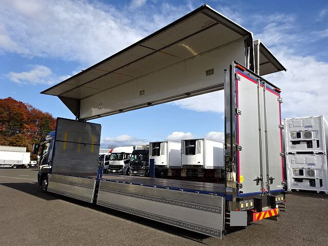 三菱ふそうスーパーグレートアルミウイング大型（10t）[写真13]