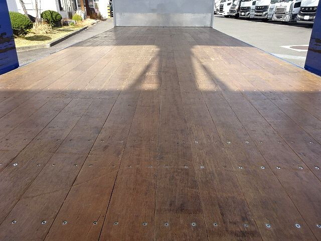 三菱ふそうスーパーグレートアルミウイング大型（10t）[写真16]