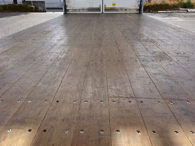 三菱ふそうスーパーグレートアルミウイング大型（10t）[写真17]