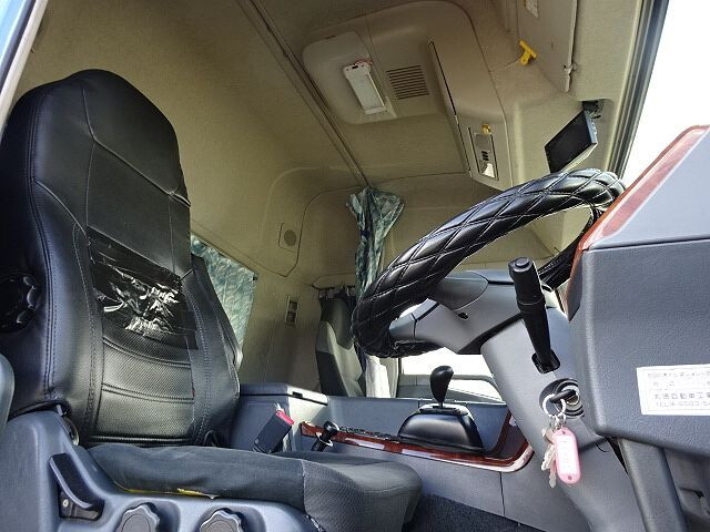 三菱ふそうスーパーグレートアルミウイング大型（10t）[写真32]