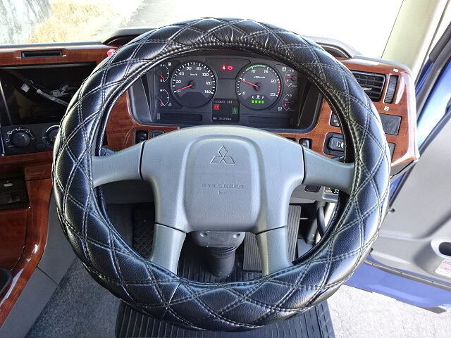 三菱ふそうスーパーグレートアルミウイング大型（10t）[写真35]