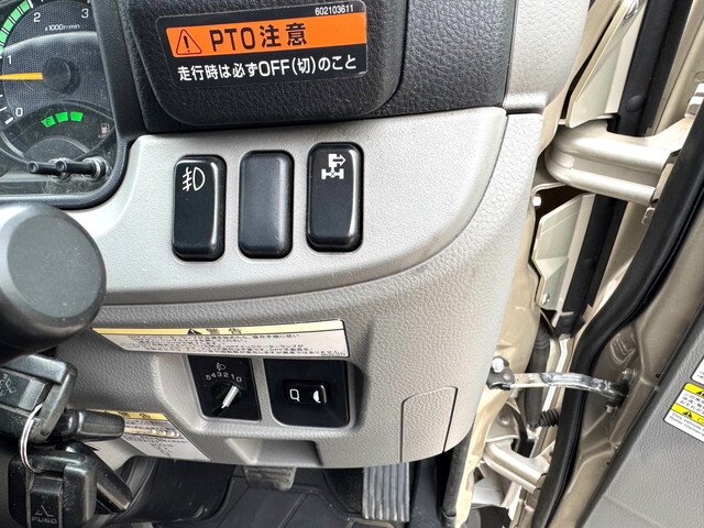 三菱ふそうキャンタークレーン4段小型（2t・3t）[写真25]