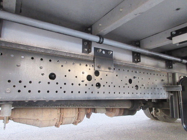 いすゞフォワードアルミウイング中型（4t）[写真13]