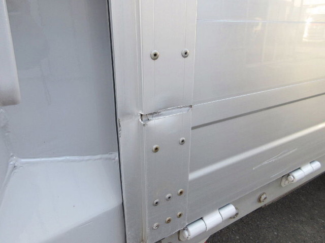 いすゞフォワードアルミウイング中型（4t）[写真16]