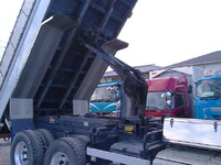 UDトラックスクオンダンプ大型（10t）[写真11]