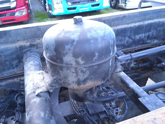 UDトラックスクオンダンプ大型（10t）[写真14]