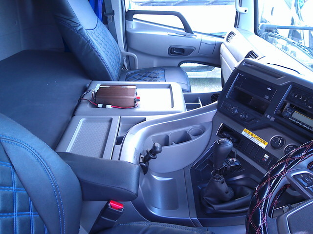 UDトラックスクオンダンプ大型（10t）[写真26]