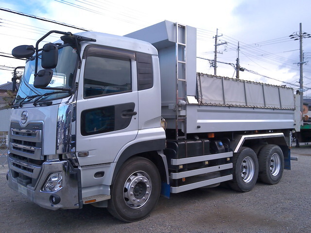 UDトラックスクオンダンプ大型（10t）[写真03]