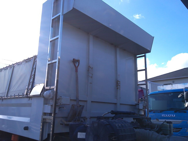 UDトラックスクオンダンプ大型（10t）[写真36]