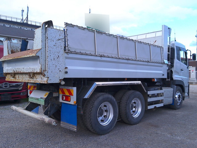 UDトラックスクオンダンプ大型（10t）[写真04]