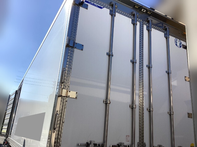 いすゞギガ冷凍車（冷蔵車）大型（10t）[写真02]