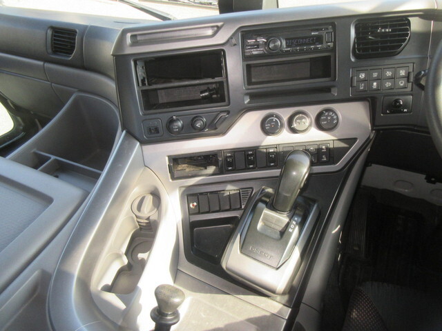 日産クオントレーラーヘッド（トラクターヘッド）大型（10t）[写真23]