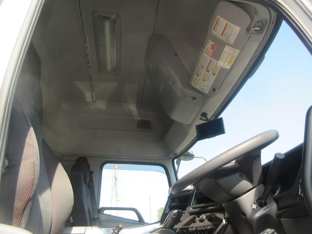 日産クオントレーラーヘッド（トラクターヘッド）大型（10t）[写真24]