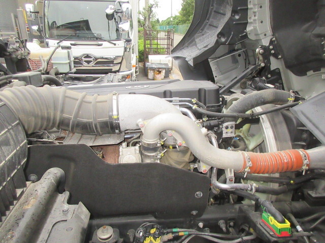 日産クオントレーラーヘッド（トラクターヘッド）大型（10t）[写真19]