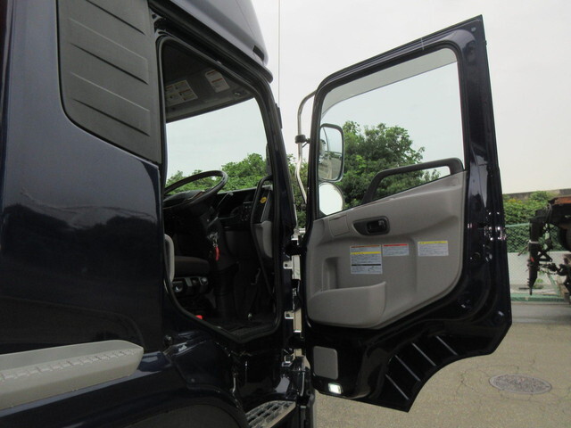 日産クオントレーラーヘッド（トラクターヘッド）大型（10t）[写真21]