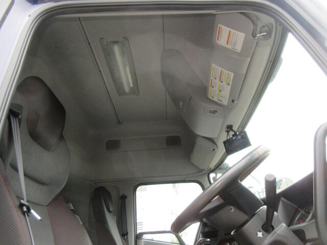 日産クオントレーラーヘッド（トラクターヘッド）大型（10t）[写真24]