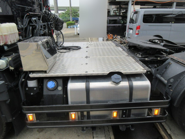 日産クオントレーラーヘッド（トラクターヘッド）大型（10t）[写真08]