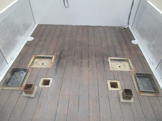 日産クオン平ボディ大型（10t）[写真11]