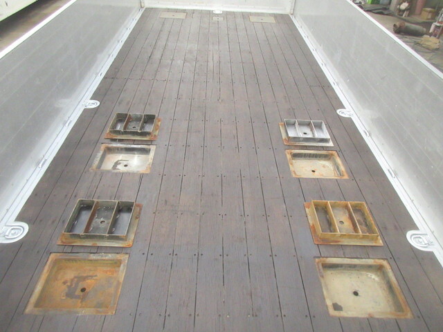 日産クオン平ボディ大型（10t）[写真12]