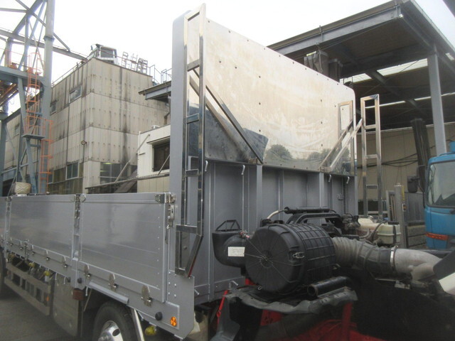 日産クオン平ボディ大型（10t）[写真15]