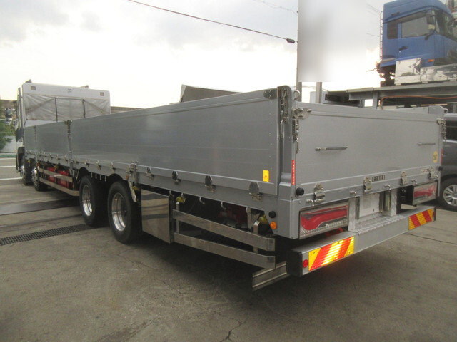 日産クオン平ボディ大型（10t）[写真02]