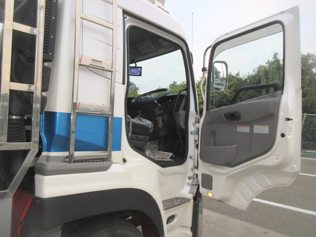 日産クオン平ボディ大型（10t）[写真31]