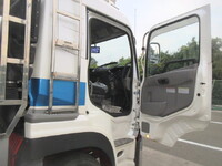 日産クオン平ボディ大型（10t）[写真32]