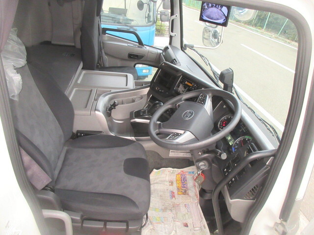 日産クオン平ボディ大型（10t）[写真32]