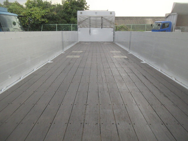 日産クオン平ボディ大型（10t）[写真05]