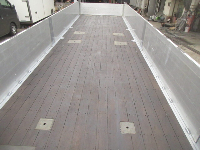 日産クオン平ボディ大型（10t）[写真06]