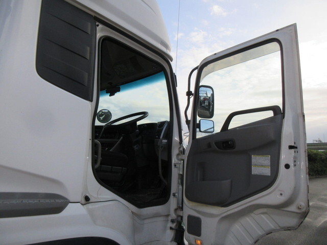 日産クオントレーラーヘッド（トラクターヘッド）大型（10t）[写真21]