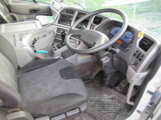 日産クオントレーラーヘッド（トラクターヘッド）大型（10t）[写真22]