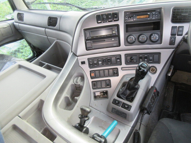 日産クオントレーラーヘッド（トラクターヘッド）大型（10t）[写真23]