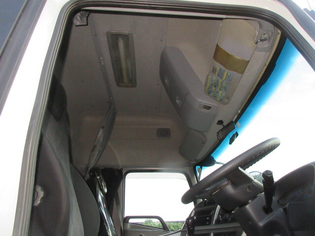 日産クオントレーラーヘッド（トラクターヘッド）大型（10t）[写真24]