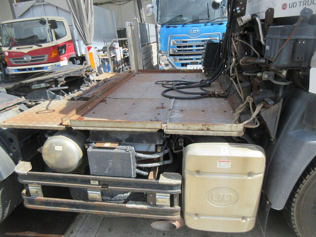 日産クオントレーラーヘッド（トラクターヘッド）大型（10t）[写真07]