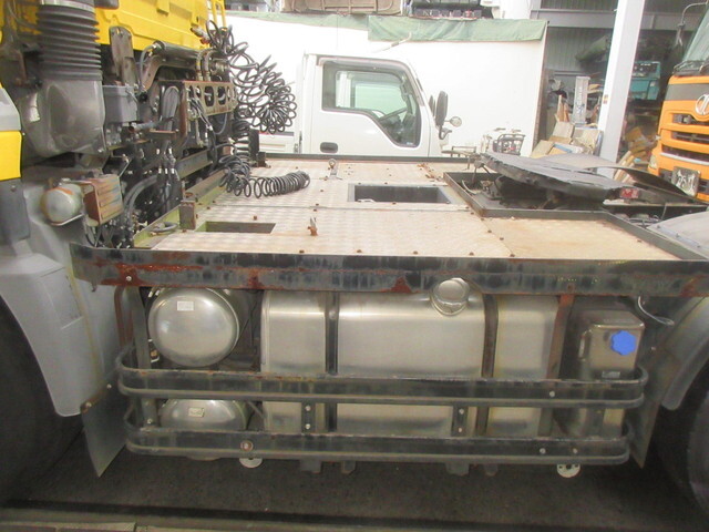 日産クオントレーラーヘッド（トラクターヘッド）大型（10t）[写真08]