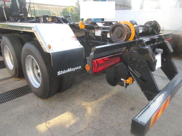 三菱ふそうスーパーグレートコンテナ専用車大型（10t）[写真10]