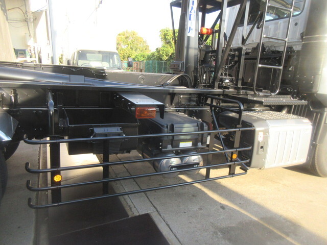 三菱ふそうスーパーグレートコンテナ専用車大型（10t）[写真13]