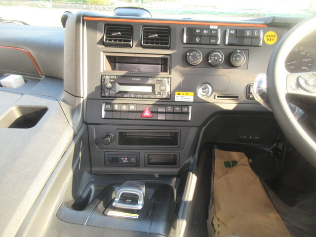 三菱ふそうスーパーグレートコンテナ専用車大型（10t）[写真18]