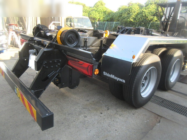 三菱ふそうスーパーグレートコンテナ専用車大型（10t）[写真09]