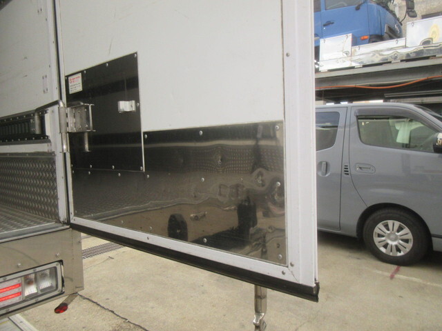 日野レンジャー冷凍車（冷蔵車）中型（4t）[写真07]