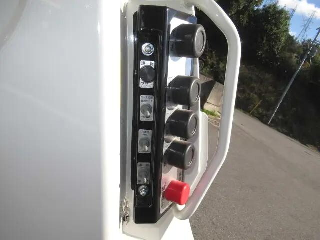 日野デュトロパッカー車（塵芥車）小型（2t・3t）[写真13]