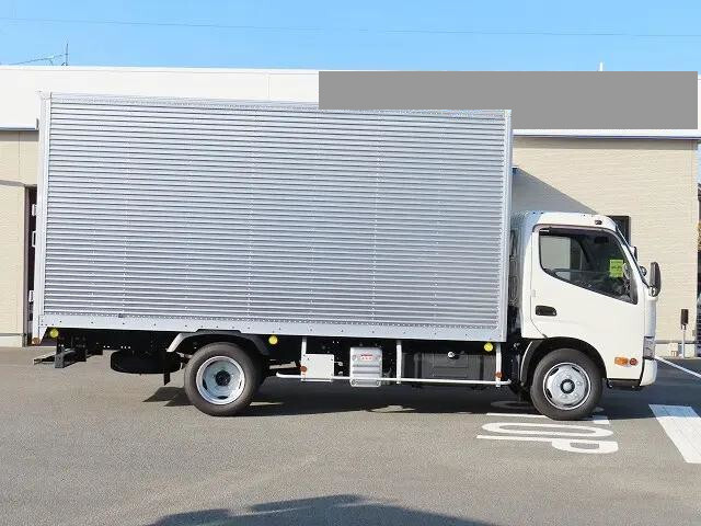 日野デュトロアルミバン小型（2t・3t）[写真04]