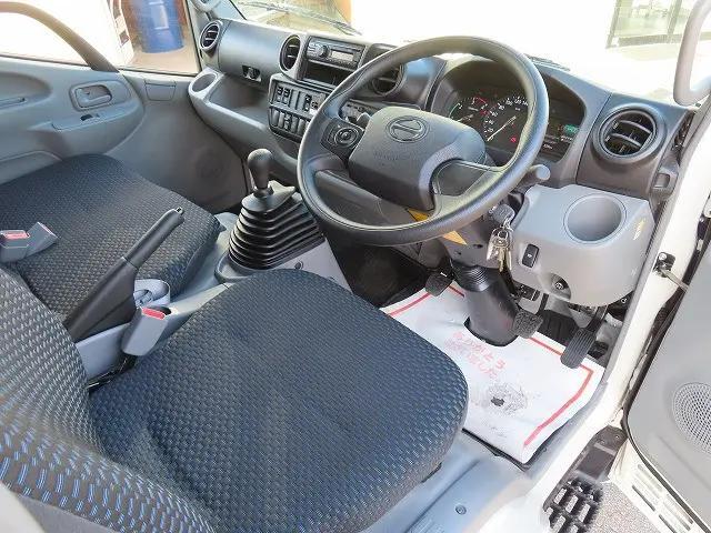 日野デュトロアルミバン小型（2t・3t）[写真09]