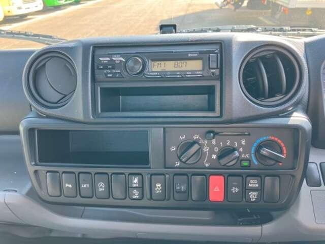 トヨタトヨエース平ボディ小型（2t・3t）[写真12]