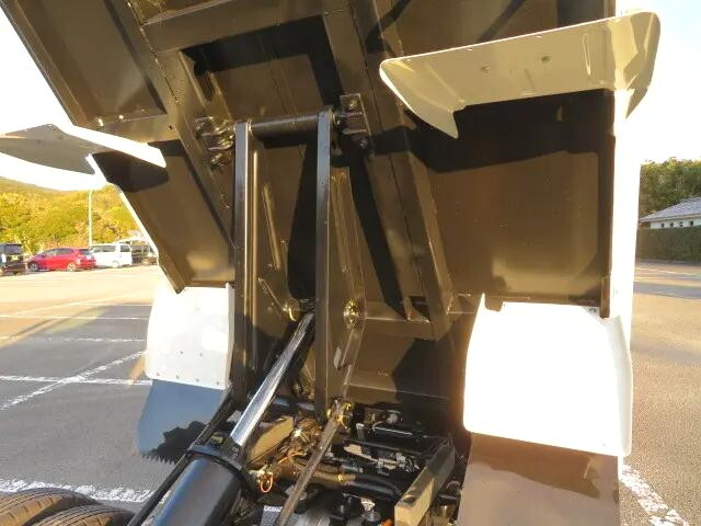 三菱ふそうキャンターダンプ小型（2t・3t）[写真38]