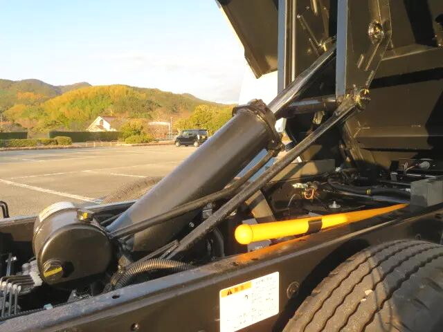 三菱ふそうキャンターダンプ小型（2t・3t）[写真40]