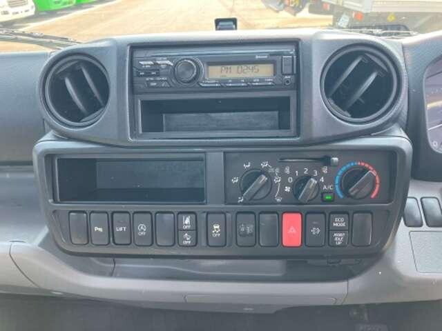 トヨタトヨエース平ボディ小型（2t・3t）[写真10]